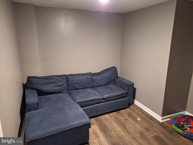 Foto del edificio - 7930 Orchard Park Way