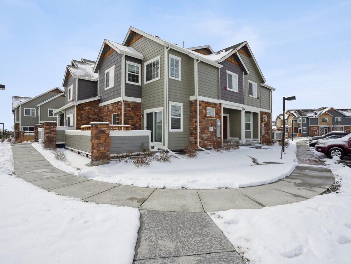 Foto principal - 2 Br/2.5 Bath Townhome in Thornton