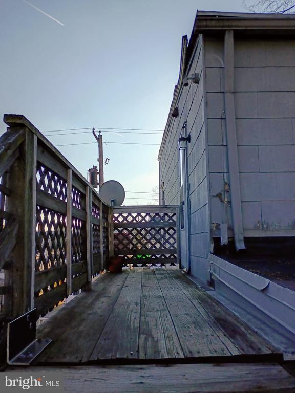 Building Photo - 543 Bridge St