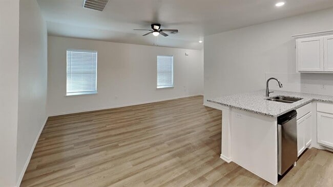 Building Photo - 11401 University