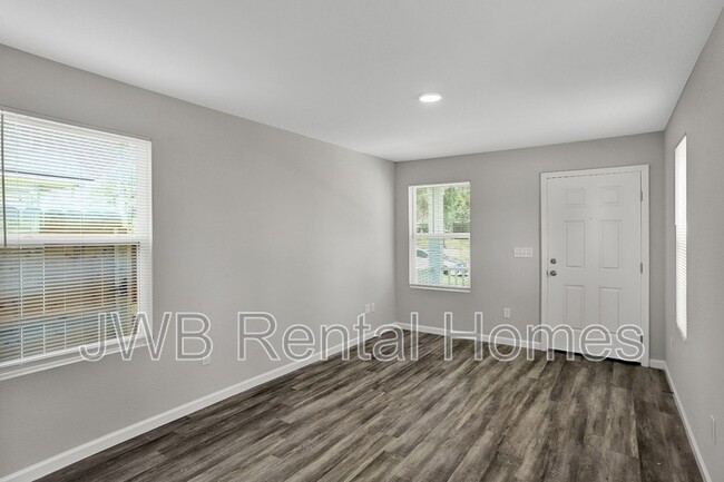 Building Photo - 1256 Pippin St
