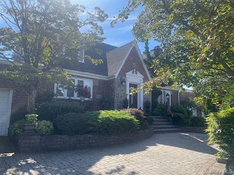 Foto del edificio - 214 Covert Ave