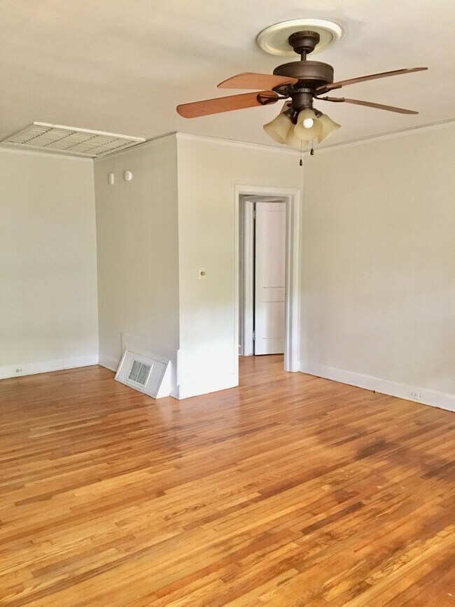 Foto del edificio - 620-622 Deerwood Street
