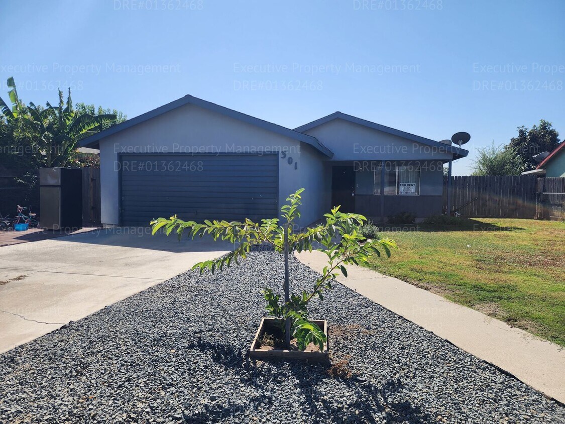 Foto principal - REDUCED! 3 bedroom, 2 bathroom house locat...