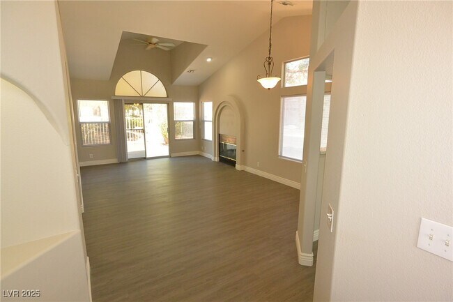 Foto del edificio - 4913 Forest Oaks Dr