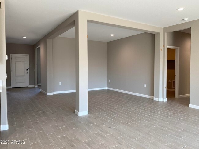 Building Photo - 225 N 190th Ave