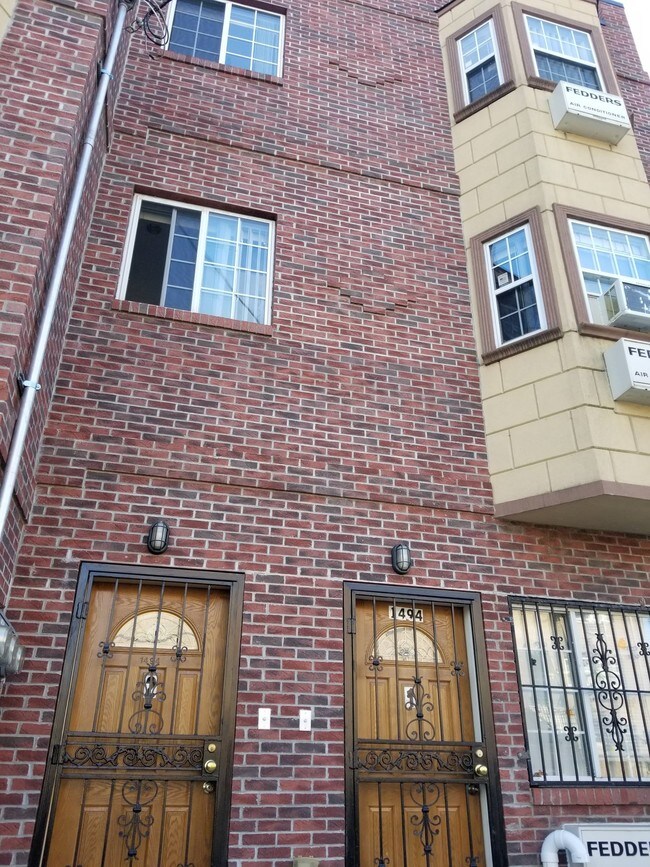 Building Photo - 1494 Hicks St