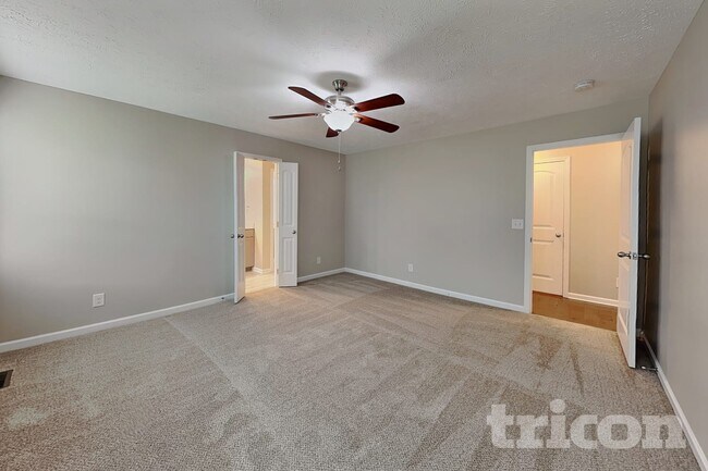 Building Photo - 549 Medallion Cir