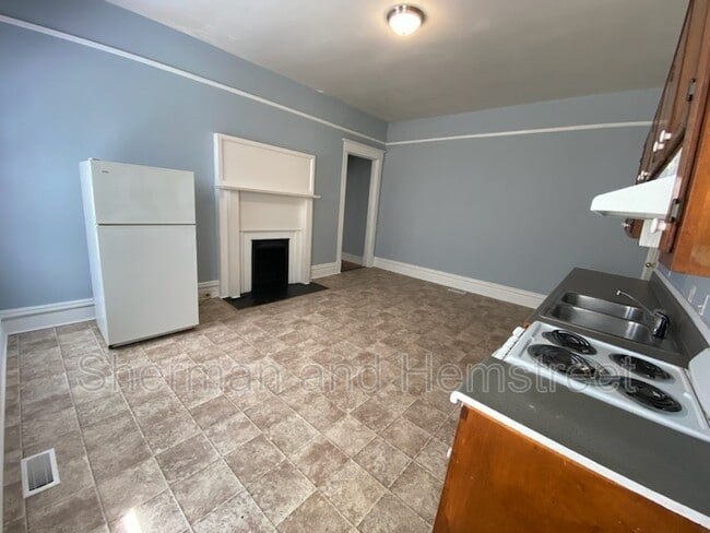 Building Photo - 327 Ellis St