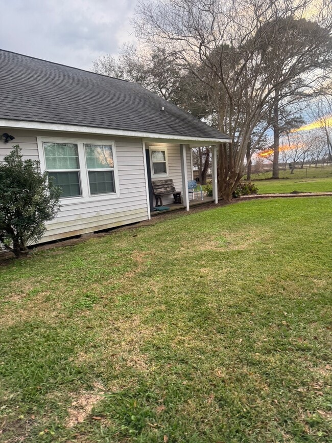 Building Photo - 2328 Shanks Rd