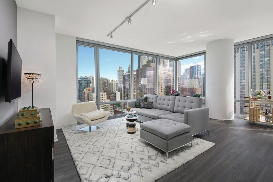 Foto principal - 1100 N LaSalle Dr