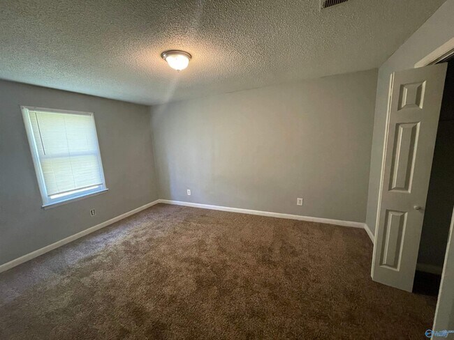Foto del edificio - 4514 Bonnell Dr NW