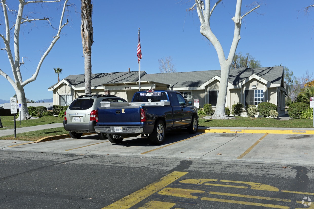 Redlands Ranch Mobile Home Park Apartments in Redlands, CA