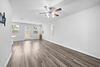 Building Photo - 9913 Brickhouse Dr