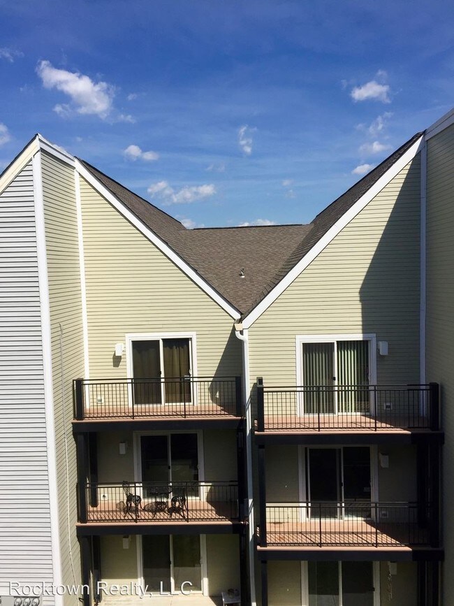 Building Photo - 218 E Market St