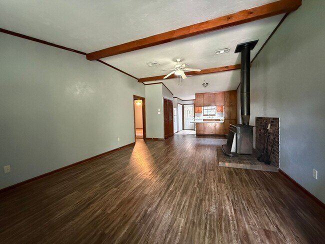 Foto del edificio - 2/2 Right at the Front of BREWSTER ESTATES w/ FENCED YARD!