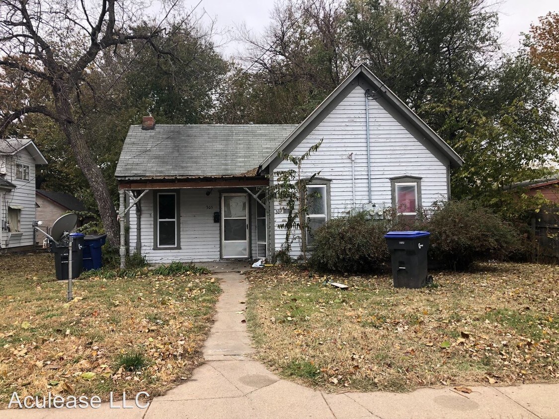 Primary Photo - 307 N Elm St