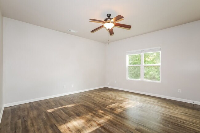 Foto del edificio - 1845 Simmons Ln
