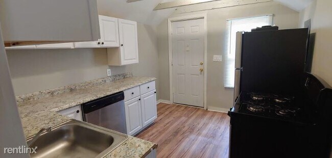 Building Photo - 2 br, 1 bath Apartment - 2584 S Burrell St
