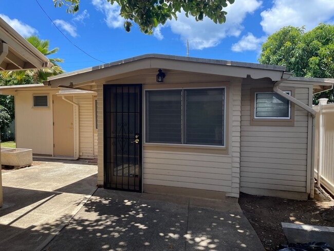 Building Photo - Renovated, Studio Cottage w/Full Kitchen
