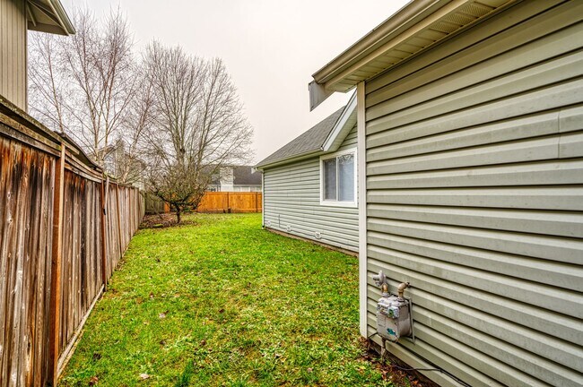 Building Photo - Rambler 3 Bedroom 2 Bath Fenced Yard - Orting