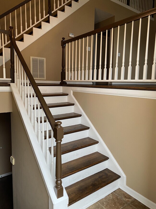 Building Photo - 5706 Amalie Dr