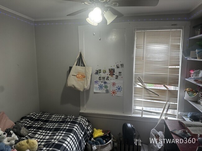 Foto del edificio - 3048 N Drake Ave