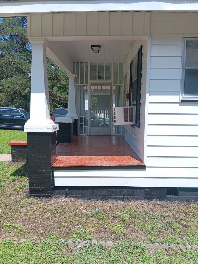Building Photo - 109 E Dalzell St