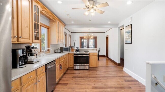 Building Photo - 92 Litchfield St