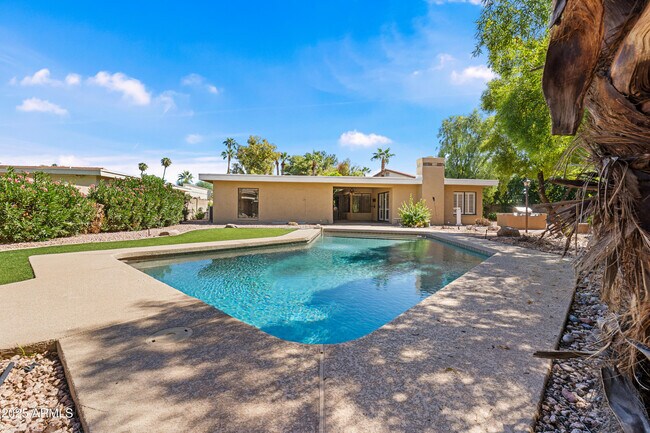 Building Photo - 8624 N Timberlane Dr