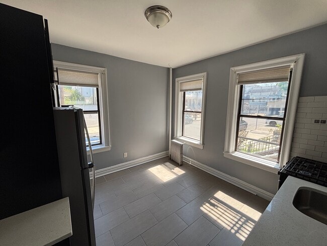 Foto del edificio - 141 Duncan Ave