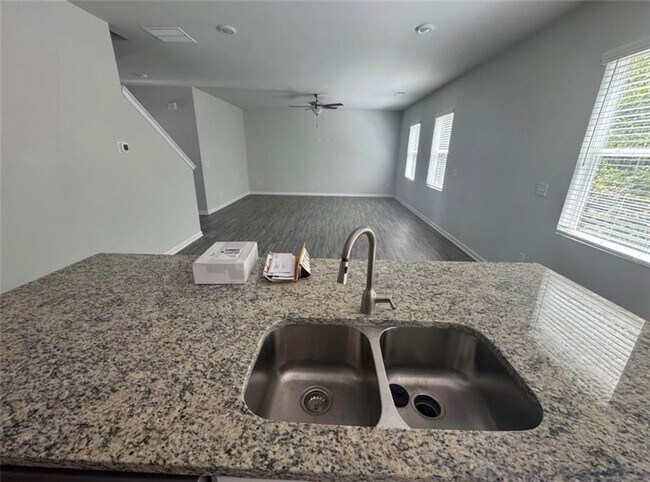 Foto del edificio - 25 Bush Arbor Pl