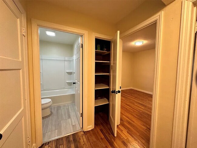Foto del edificio - 548 E 38th St