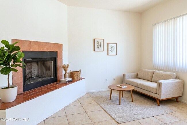 Foto del edificio - 352 W Delano St