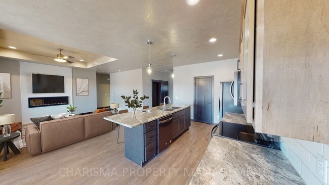 Building Photo - 4528 W Graceland Pl