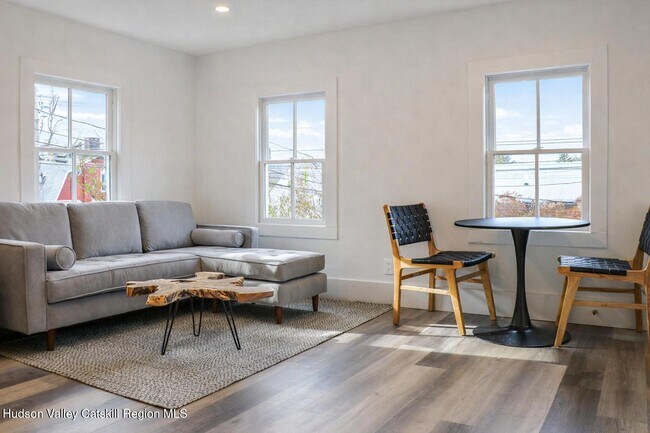 Foto del edificio - 18 Rock City Rd