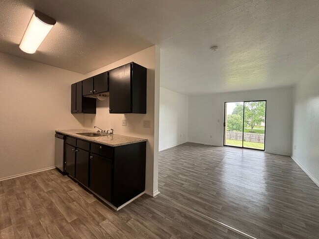 Building Photo - 707 Brett Circle