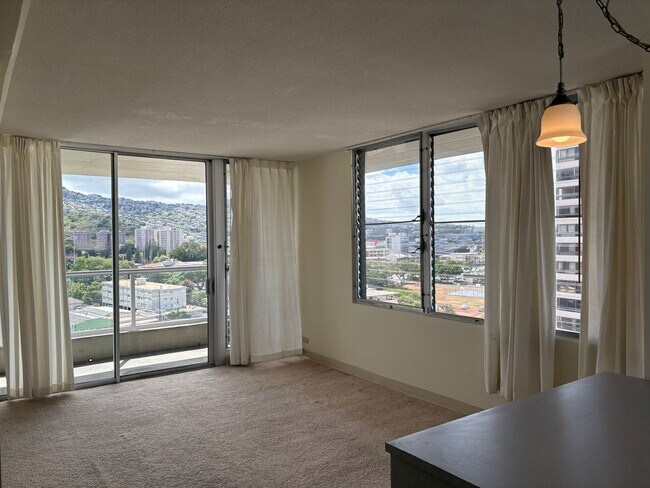 Foto del edificio - An absolute gem in Hono Hale Tower. Located in Mo'il'ili and close to the University of Hawaii.