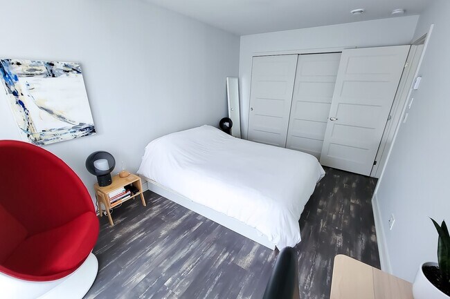 Building Photo - 2085 Av. Papineau