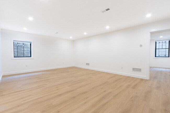 Foto del edificio - 134 Woodcliff Rd