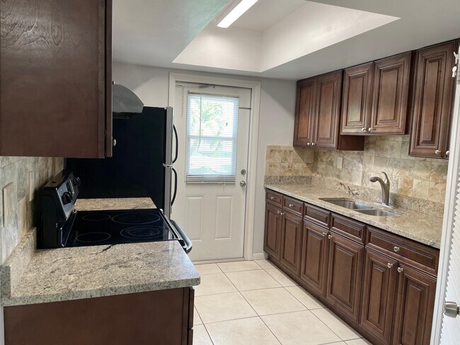 Foto del edificio - 444 W Palmetto Park Rd
