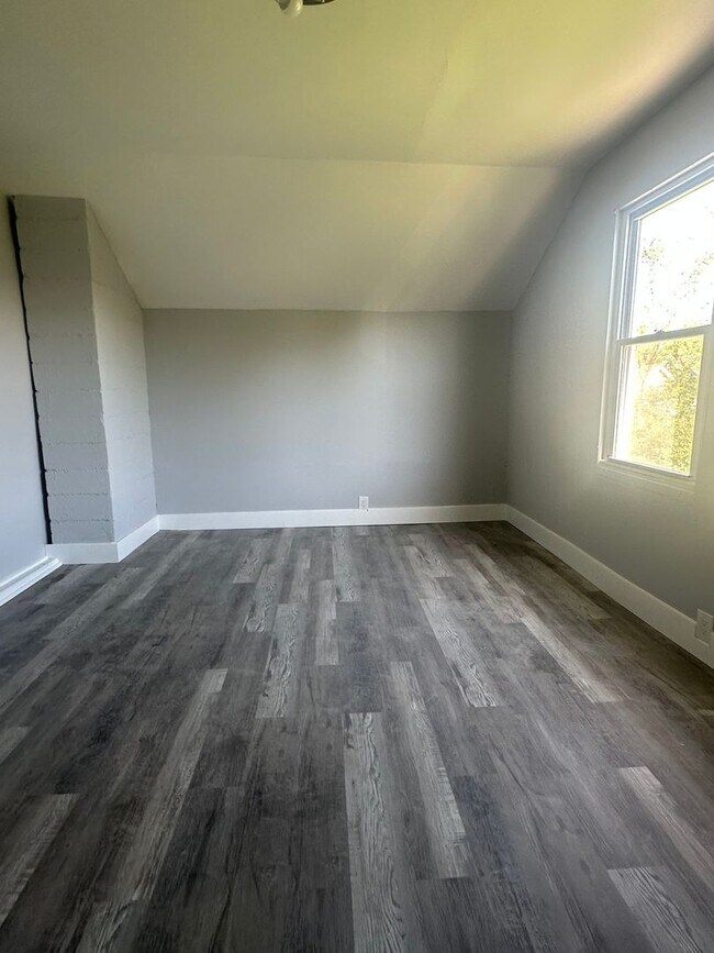 Foto del edificio - 5bd Single Section 8