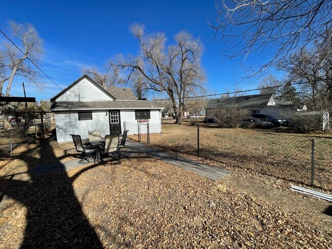 Building Photo - 2529 Bott Ave