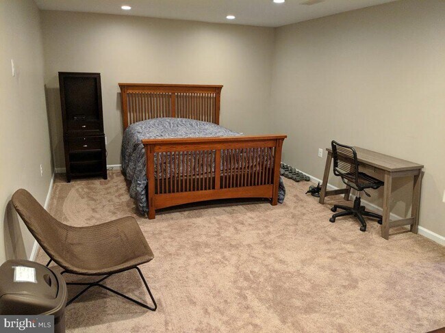 Foto del edificio - 4373 Farm House Ln