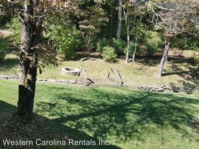 Building Photo - 4 br, 3 bath House - 31 Greenbrier Dr.