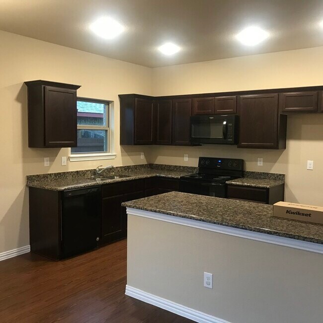 Building Photo - 2844 Mesquite Rd