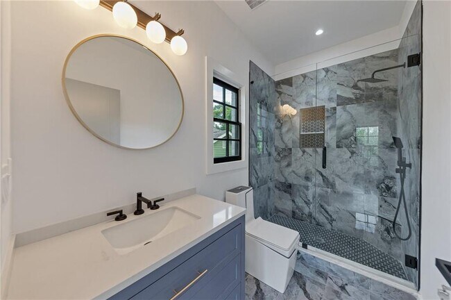 Foto del edificio - 1353 Sylvan Cir NE