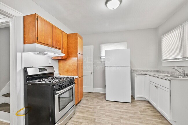 Foto del edificio - 4116 Larkwood Ave