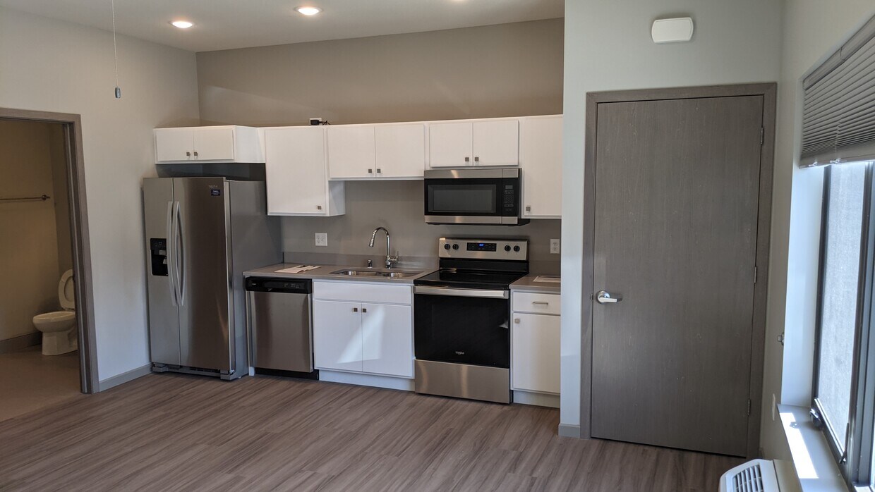Foto principal - 507 N Riverfront Dr