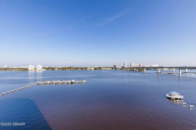 Foto del edificio - 231 Riverside Dr